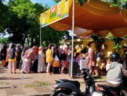 Peringati HUT ke-61, DPD Golkar Agam Gelar Bazar Murah