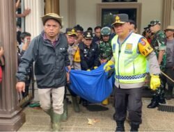 Anggota DPRD Agam Jondra Marjaya Terjun Langsung Bantu Evakuasi Korban Banjir dan Longsor di Palembayan