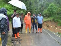 Bupati Agam Tinjau Longsor Palembayan “Jejak Tanah Yang Bicara”
