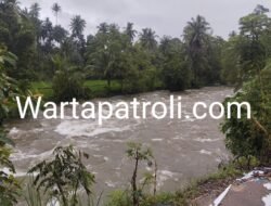 Warga Hanyut di Batang Antokan, Tim Penyelamat Mengarungi Derasnya Arus