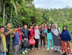 Galodo Mengancam Dua Nakes ‘Nekat’ Tembus Jalur Maut ke Salareh Aia