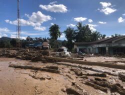 Dua Rumah Guru SDN 36 Kayu Pasak Hancur Diterjang Banjir Bandang di Palembayan