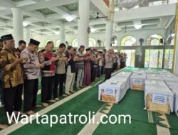 Bentuk Kepedulian, Ratusan Pelayat Sholatkan 10 Jenazah Tanpa Identitas Korban Galodo Palembayan