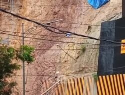 Dinding Penahan Tebing Fly Over Kelok 9 Longsor Akibat Hujan Deras.