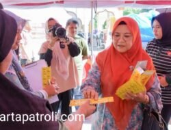 Ketua TP-PKK Agam Salurkan Bantuan Logistik ke Dapur Umum Salareh Aia