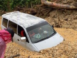 Akses Bukittinggi–Lubuk Basung Via Panta Putus Total, Banjir Bandang dan Longsor Mengamuk di Kampuang Pisang