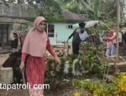 Gotong Royong Sunyi Penuh Makna, Dasa Wisma RK Simpang Ampek Bersama Mahasiswa KKN UNP Padang