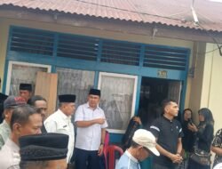 Anggota DPRD Agam Dr. Yopi Eka Anroni Melayat ke Rumah Duka Camat Palembayan