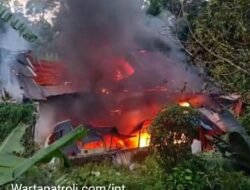 Kebakaran Hebat Landa Permukiman Satu Rumah dan Dua Kendaraan Hangus