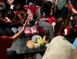 Kafe Remang-remang Digerebek Warga, Dinilai Langgar Norma Adat dan Agama