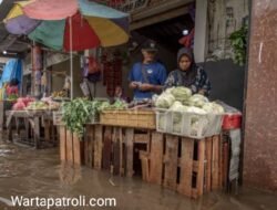 Hujan Berkepanjangan, Pasar Sungai Batang Tanjung Raya Terendam Banjir