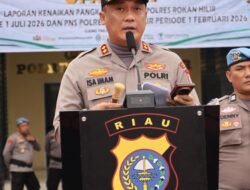 Kapolres Rohil Pimpin Upacara Kenaikan Pangkat, 65 Personel Didorong Tingkatkan Profesionalisme